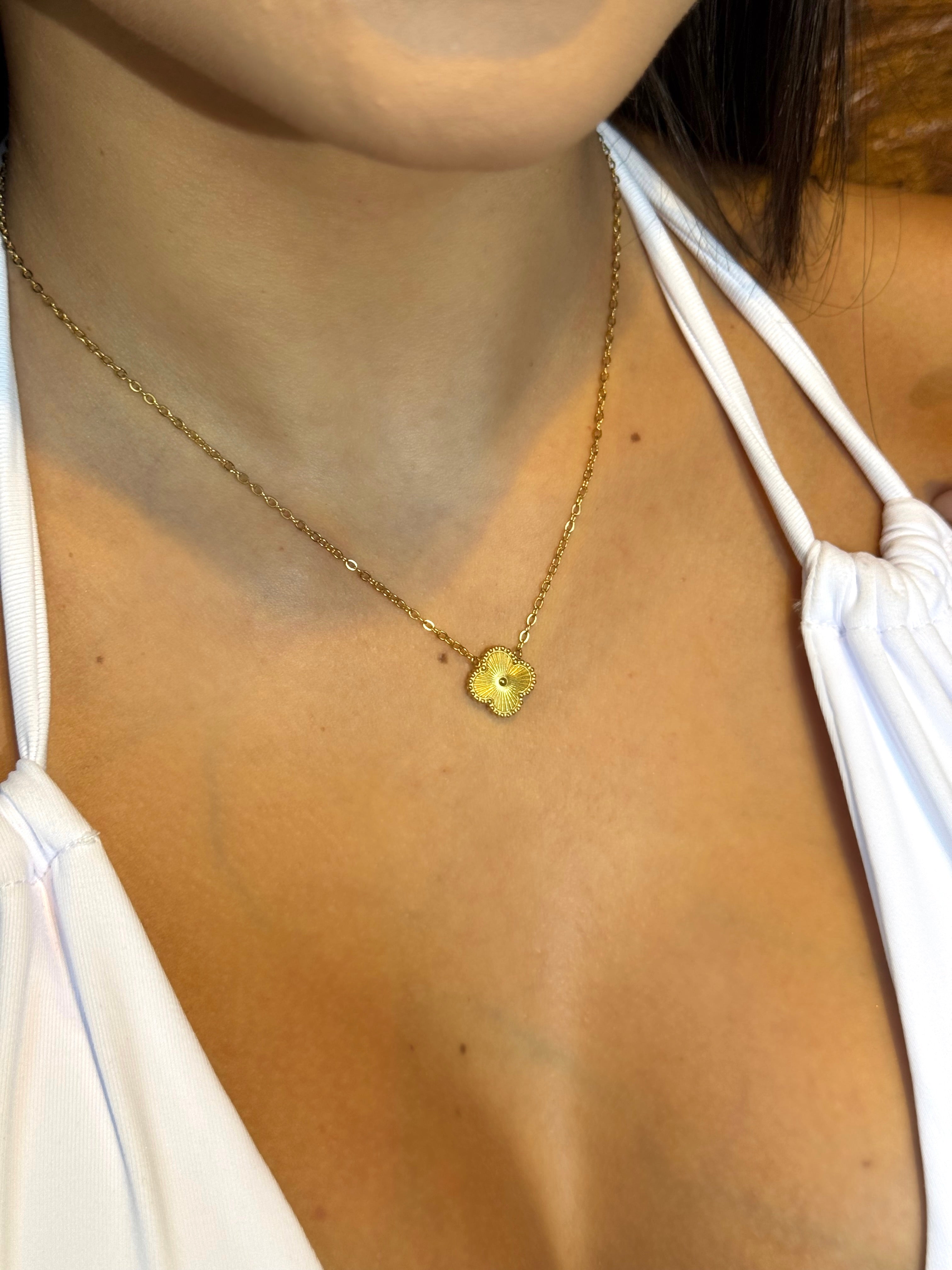 COLAR VENEZIANA TREVO - FOLHEADO A OURO