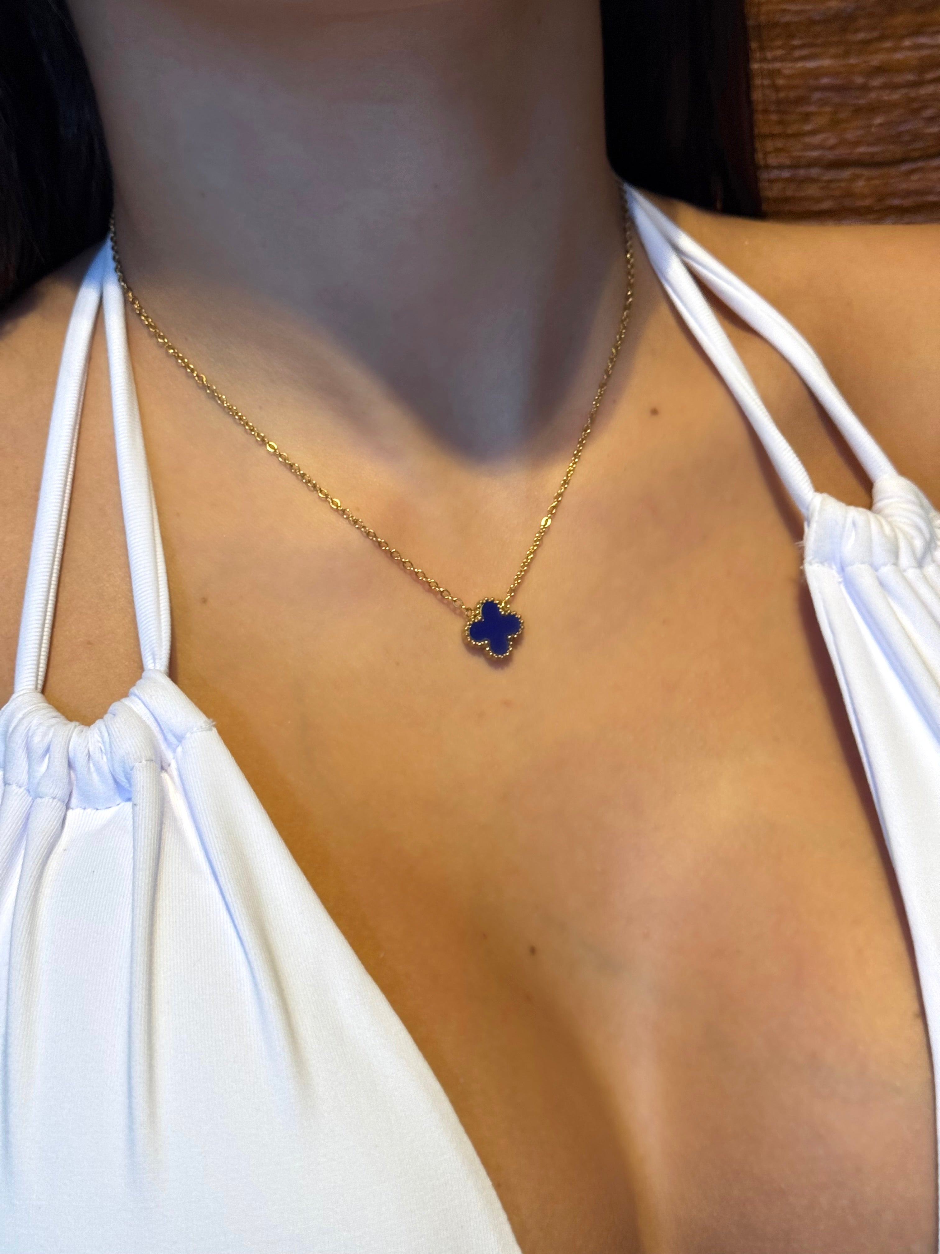 COLAR VENEZIANA TREVO - FOLHEADO A OURO