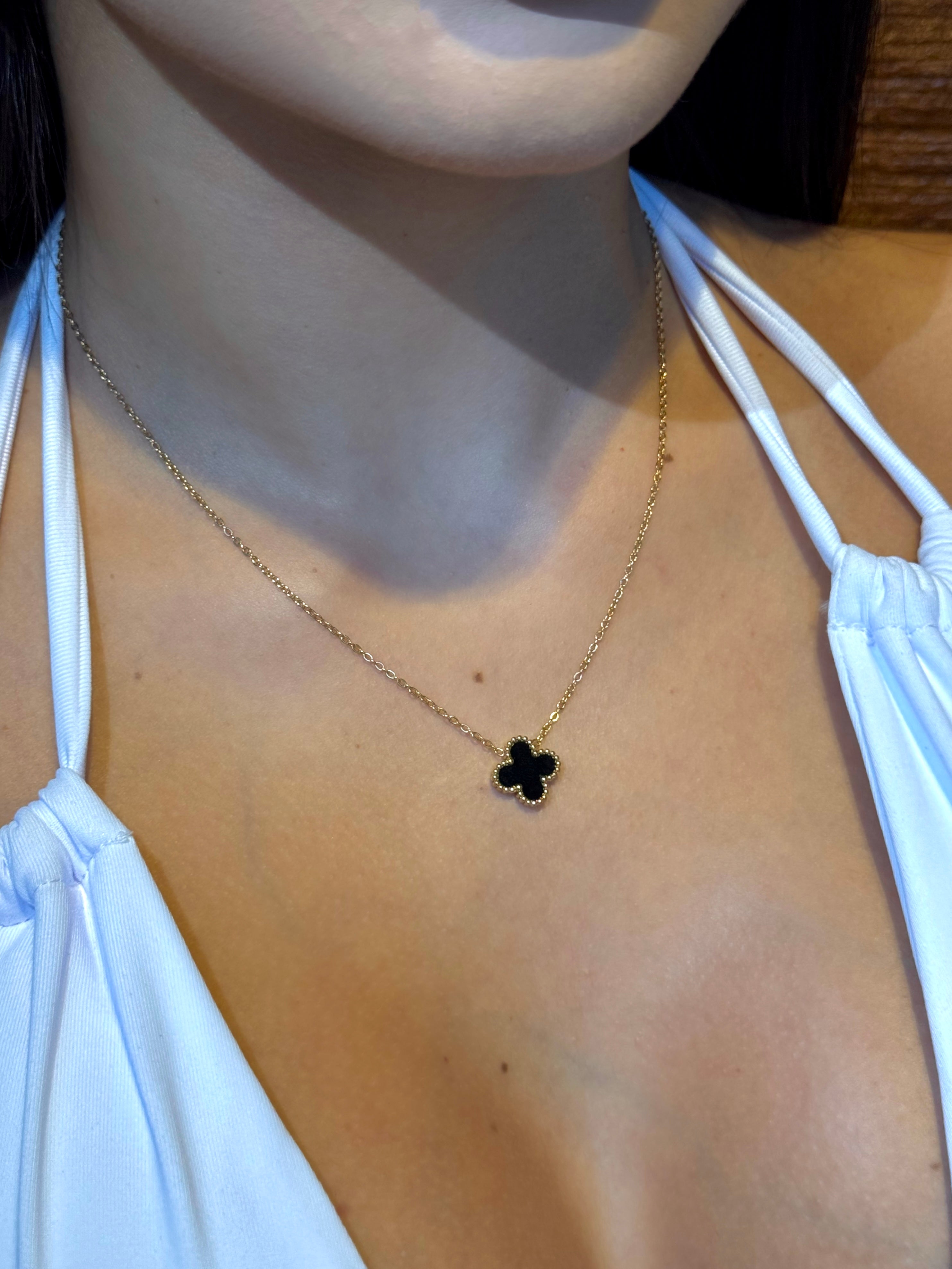 COLAR VENEZIANA TREVO - FOLHEADO A OURO