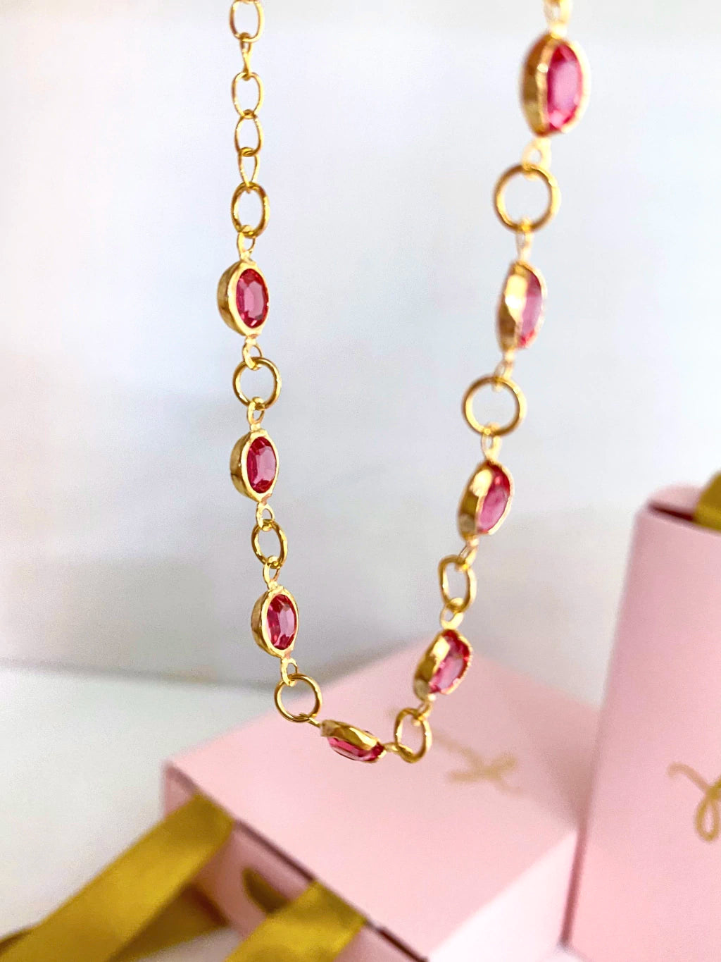 CHOKER TIFFANY VERMELHO - FOLHEADO A OURO
